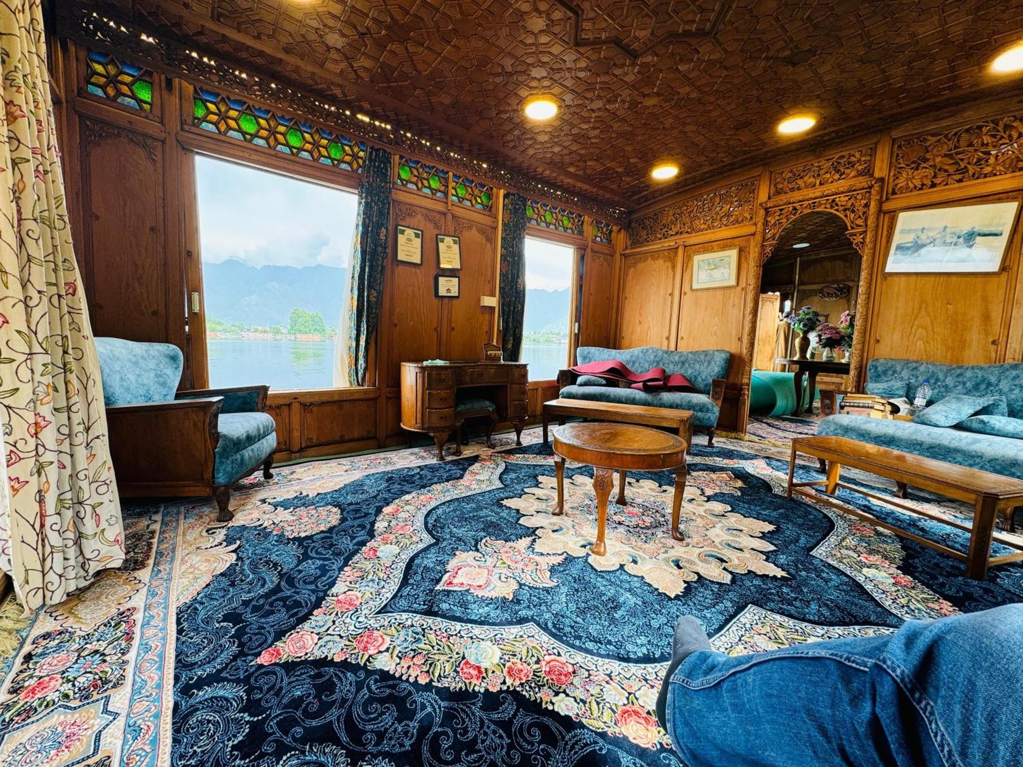 피콕 하우스보트 호텔 Srīnagar 외부 사진